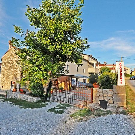Apartment Dva Oriha Фунтана Екстериор снимка