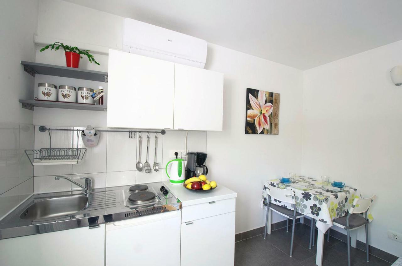 Apartment Dva Oriha Фунтана Екстериор снимка