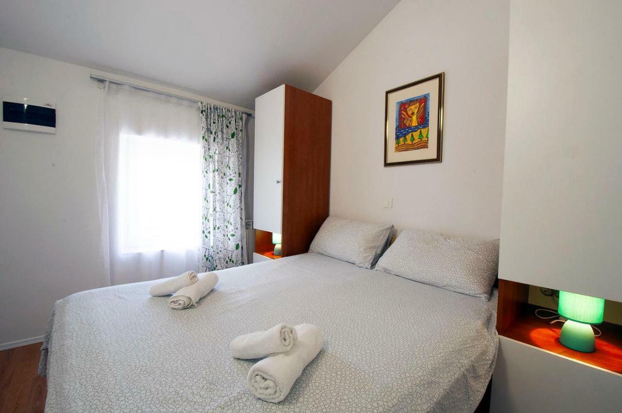 Apartment Dva Oriha Фунтана Екстериор снимка