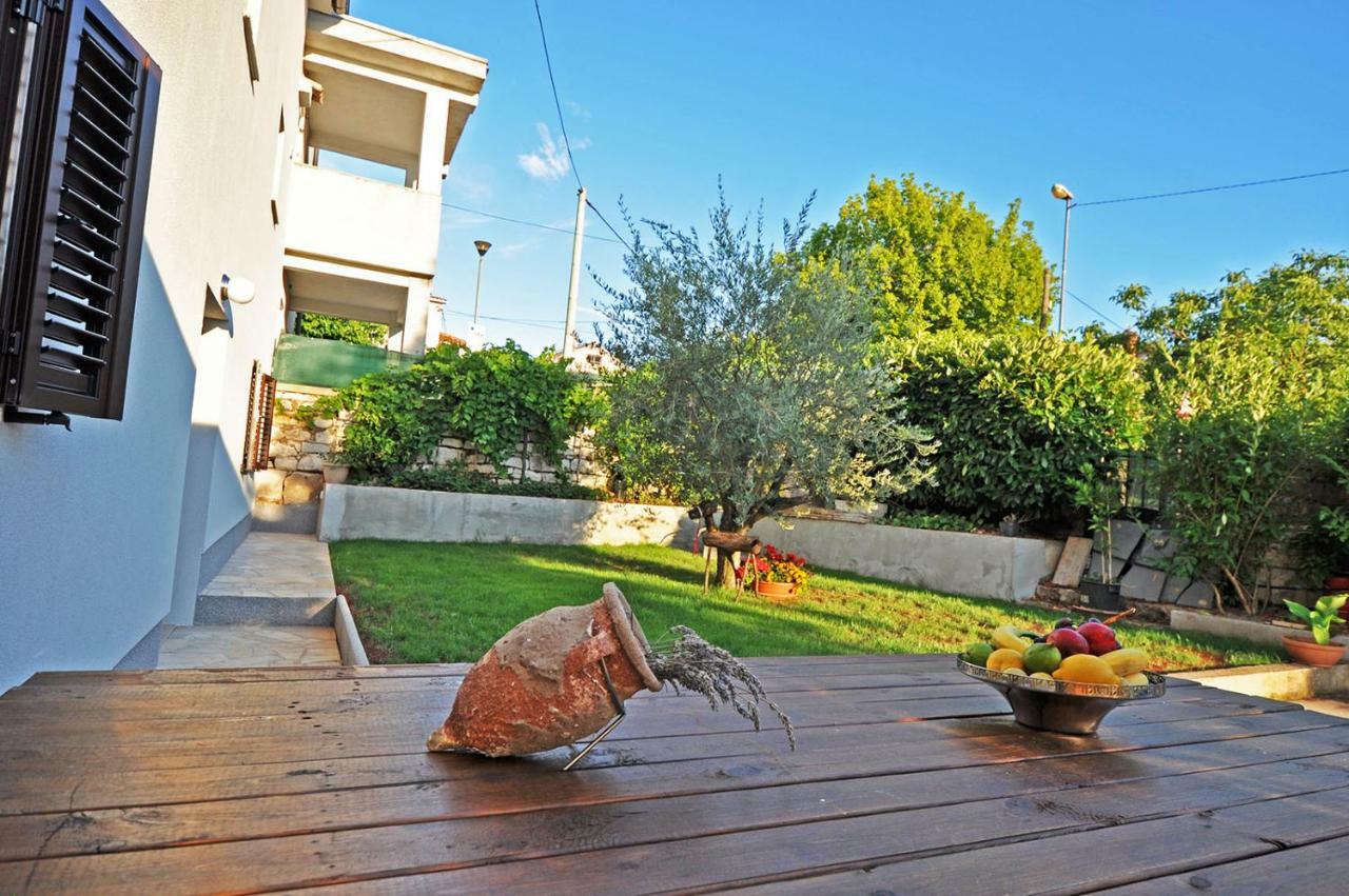Apartment Dva Oriha Фунтана Екстериор снимка